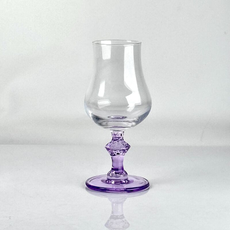 Qualität 4‑Pack Vintage Purple Stem Wine Glasses, Assorted Shapes Clear Cup with Decorative Purple Stem, Handblown Glass Goblets for Wedding Party Home Tabletop Decoration usine