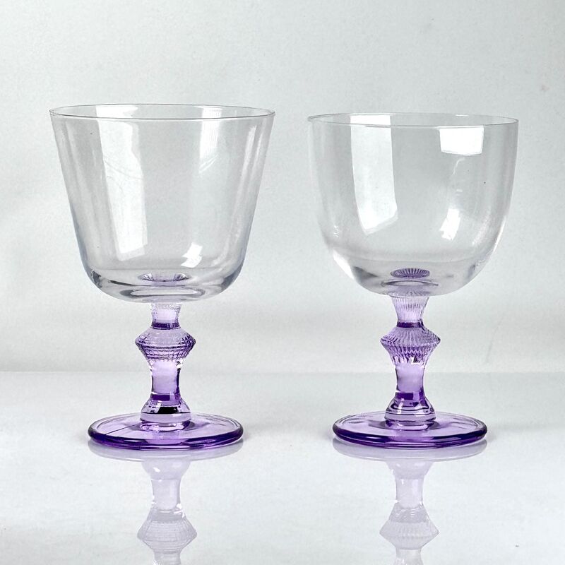 Qualität 4‑Pack Vintage Purple Stem Wine Glasses, Assorted Shapes Clear Cup with Decorative Purple Stem, Handblown Glass Goblets for Wedding Party Home Tabletop Decoration usine