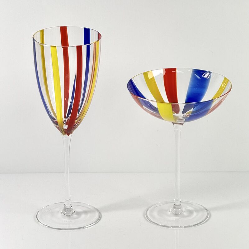 Qualität Hand Blown Art Glass Goblet & Coupe Glass Set, Vibrant Red Yellow Blue Vertical Cane Stripes Murano Style Stemmed Wine & Martini Glasses for Bar, Party & Gift Fabrik