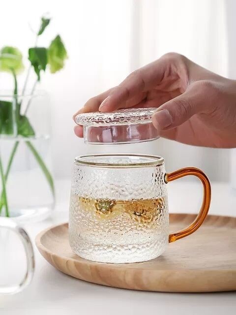 Qualität Handgefertigte Glas-Tee-Tasse mit geprägtem Muster Hoch-Borosilikat-GlasTee-Tasse Tumbler Trinkglas usine