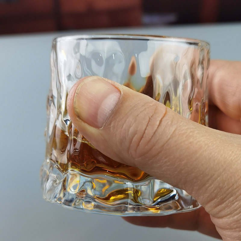 Qualität Bleifreies, handgefertigtes Whisky-Glas, das sich nach unten dreht usine