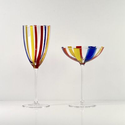 Qualität Hand Blown Art Glass Goblet & Coupe Glass Set, Vibrant Red Yellow Blue Vertical Cane Stripes Murano Style Stemmed Wine & Martini Glasses for Bar, Party & Gift Fabrik