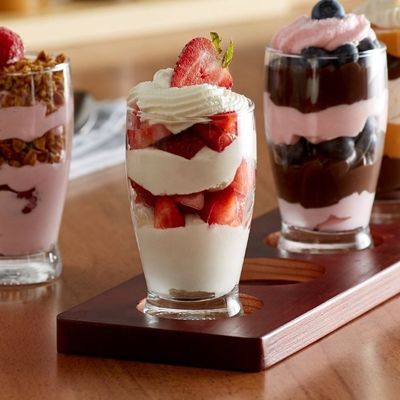 Qualität Handgefertigte 5oz Craft Bier Verkostung Kit, Craft Biergläser Set mit Holz Paddel usine