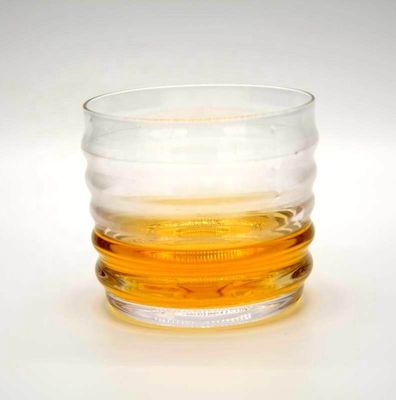 Qualität Handgefertigtes Whisky-Glas mit Wellenmuster usine