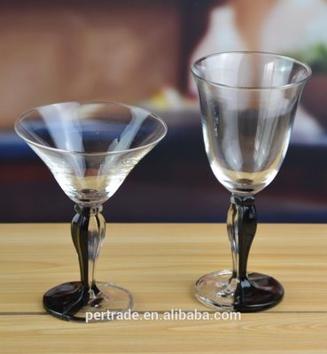 Qualität Vollständiger Satz schwerer, kräftiger Kristallcocktail-Gläser, Vintage-Martini-Gläser. usine