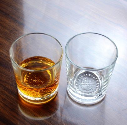 Qualität Großhandel Konzise Tumbler Trinkgläser kundenspezifisch geprägtes Blumenmuster Doppel Old Fashion Glasbecher usine